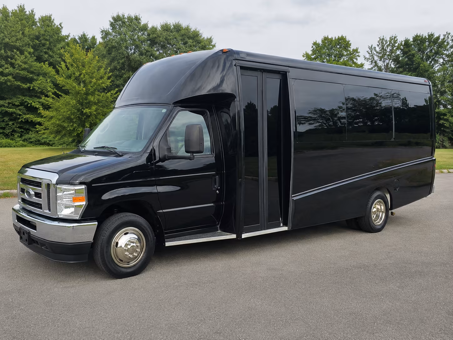 charter buses for high school and college campus field trips in little rock