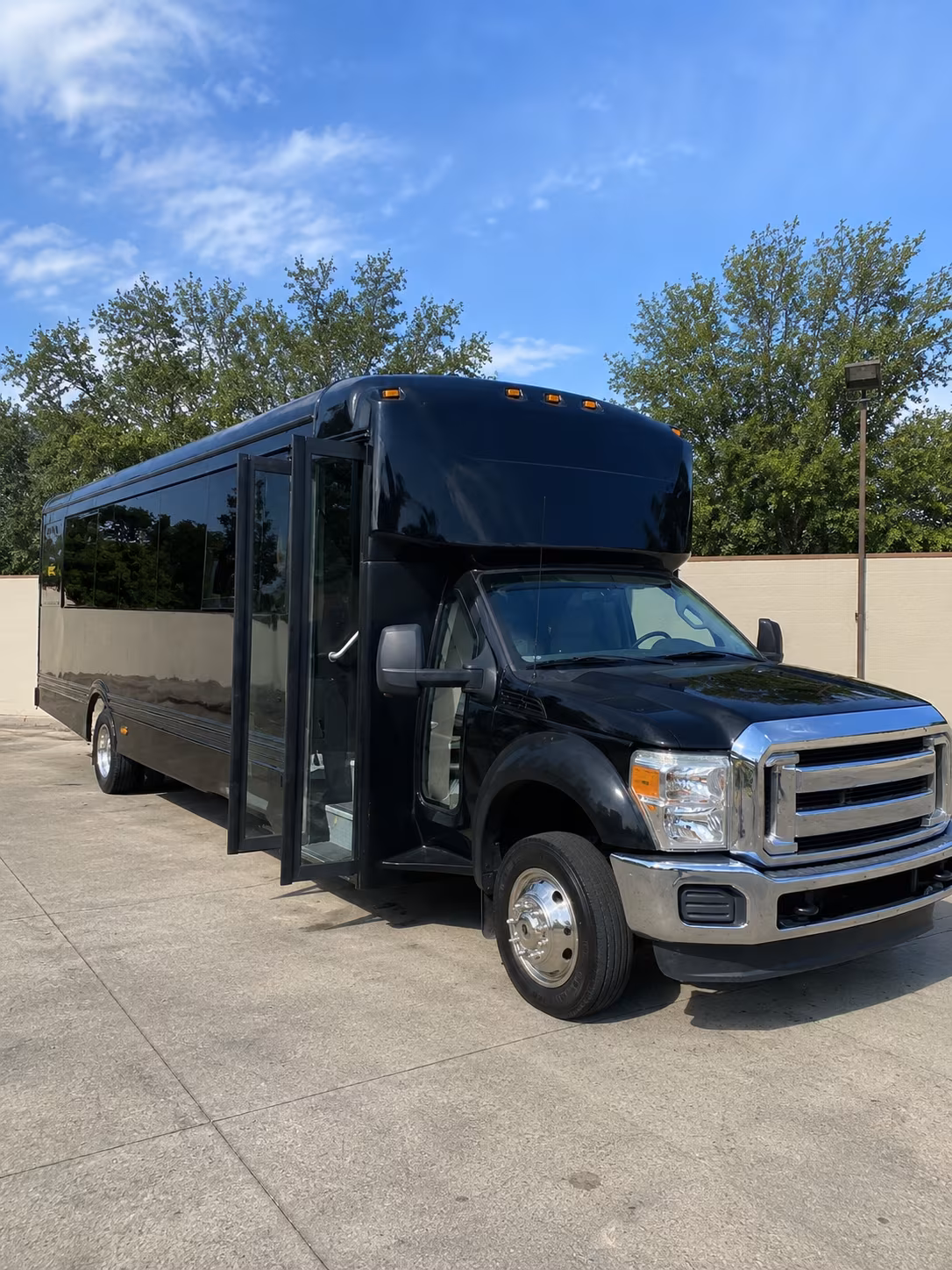 little rock 20 passenger party bus