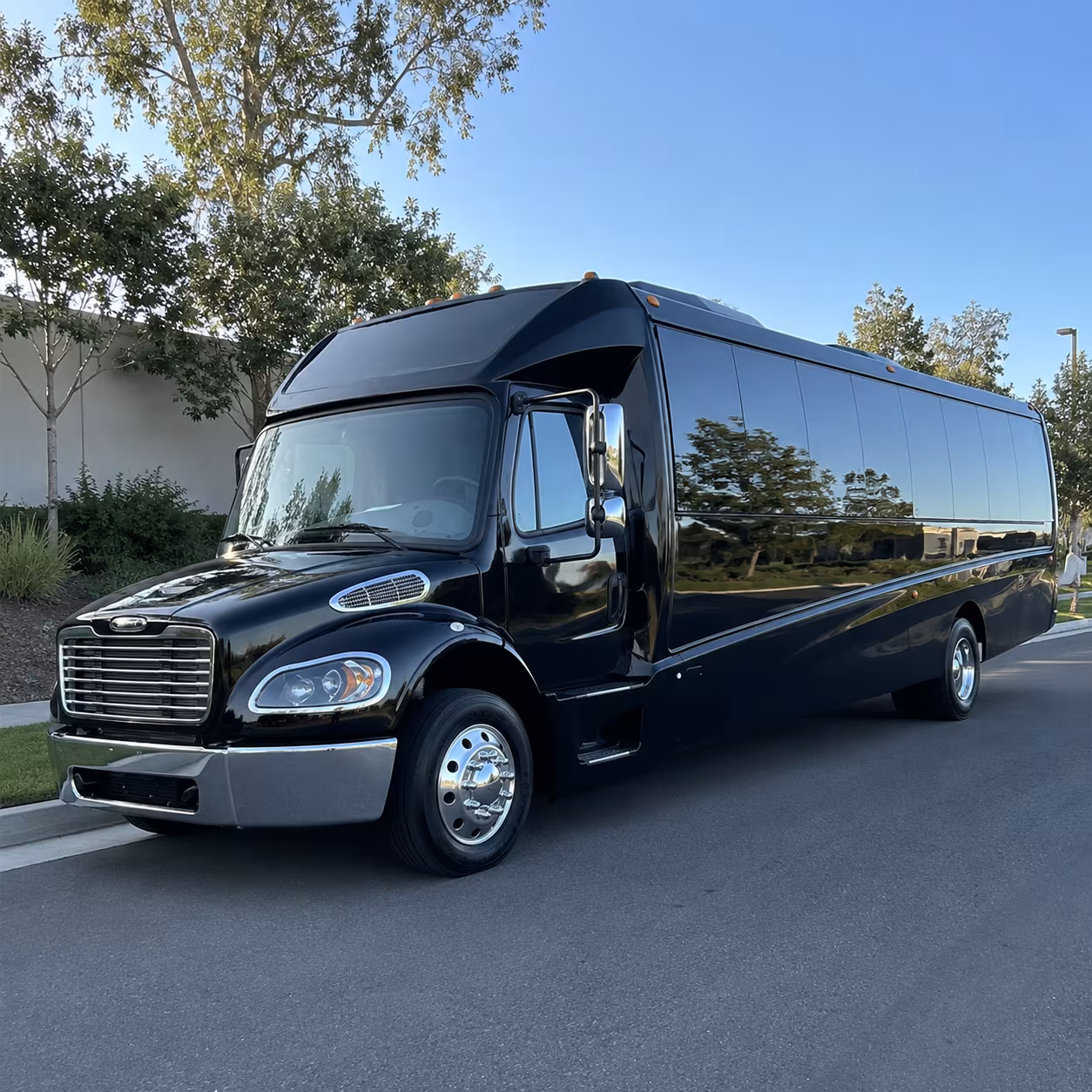 little rock 28 passenger minibus